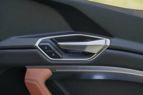 2022 Audi e-tron quattro Premium Plus