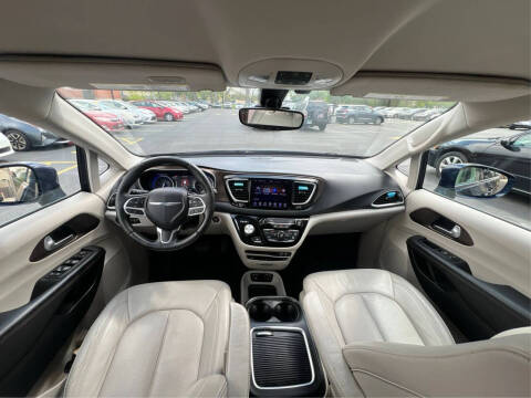 2017 Chrysler Pacifica Touring-L Plus