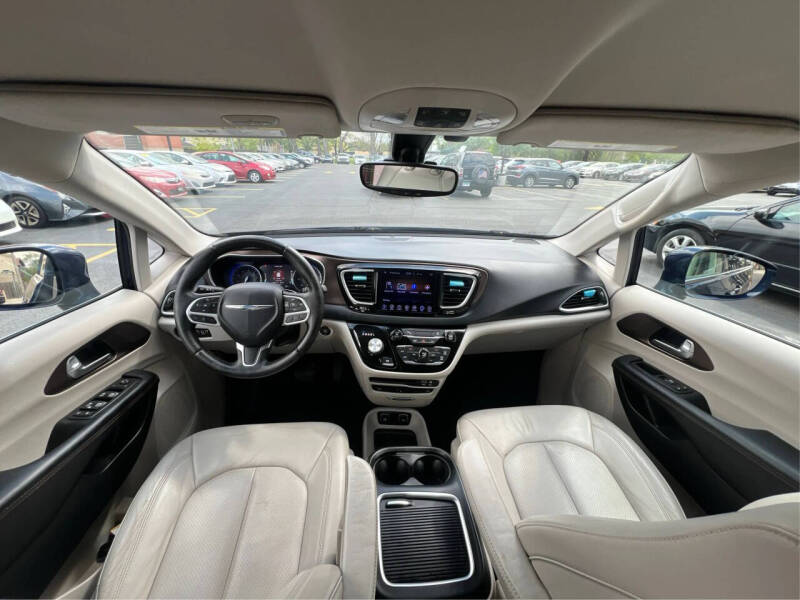 2017 Chrysler Pacifica Touring-L Plus