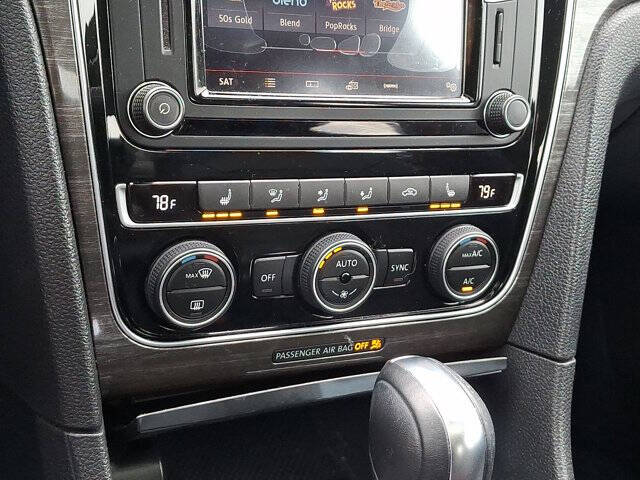 2017 Volkswagen Passat 1.8T SEL Premium