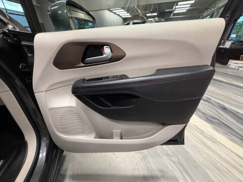 2018 Chrysler Pacifica Touring L Plus