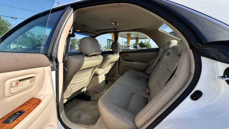2000 Lexus ES 300