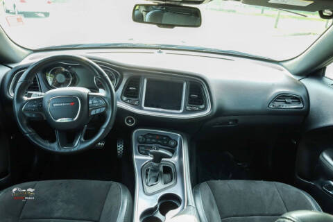 2017 Dodge Challenger 392 HEMI Scat Pack Shaker