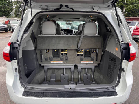 2017 Toyota Sienna XLE 7-Passenger