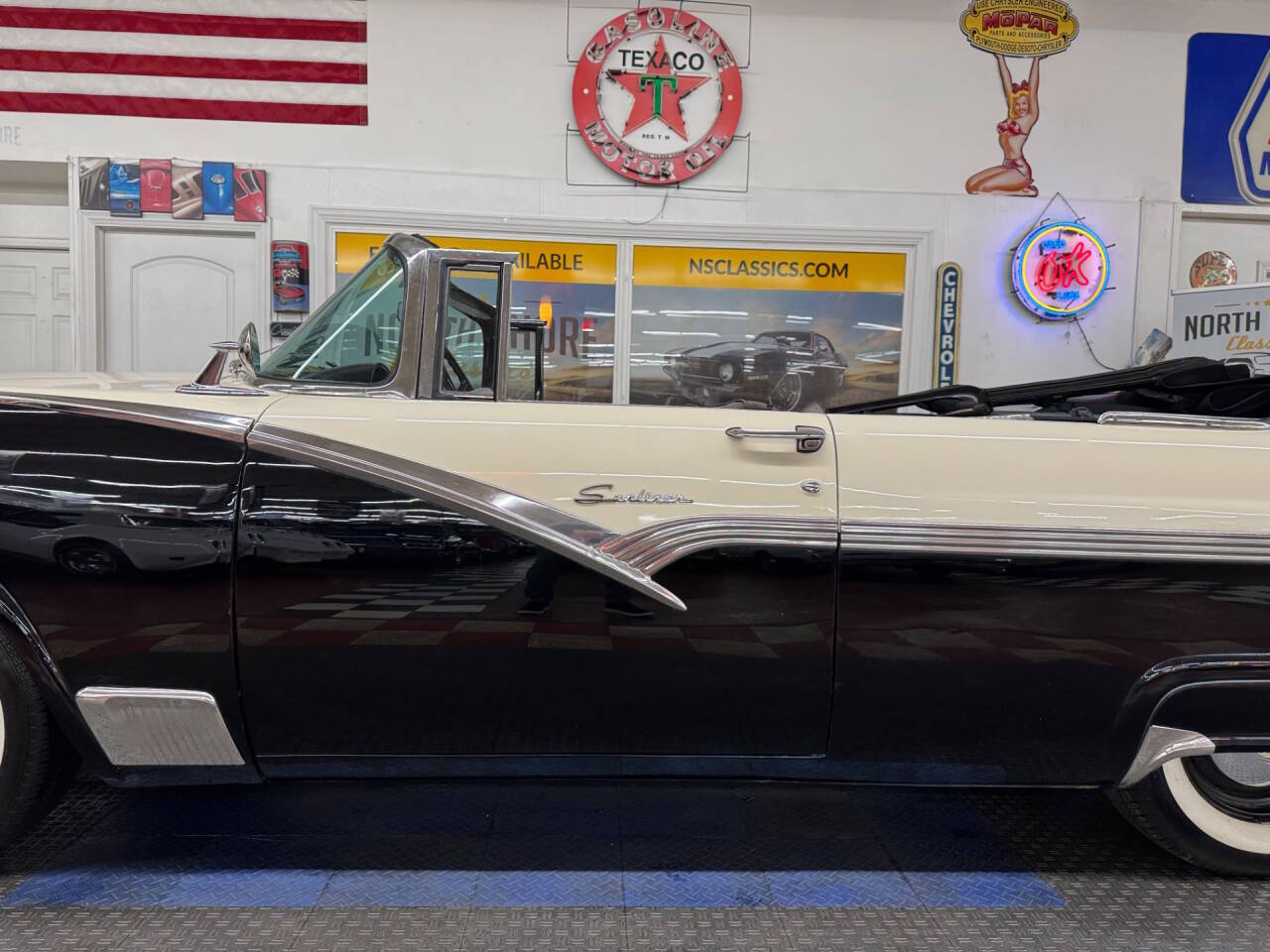 1956 Ford Fairlane 28