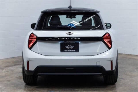 2025 MINI Hardtop 2 Door Cooper Signature Trim