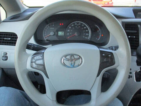 2014 Toyota Sienna LE 7-Passenger