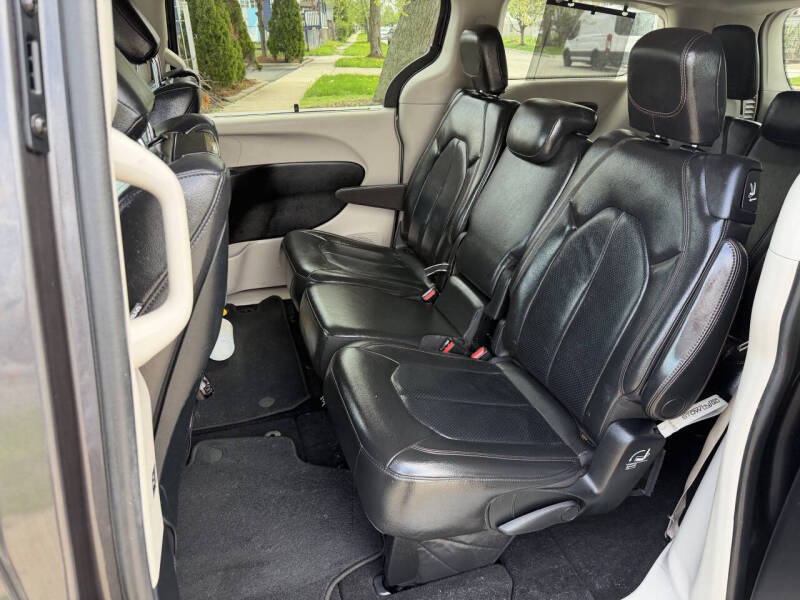 2017 Chrysler Pacifica Touring-L Plus