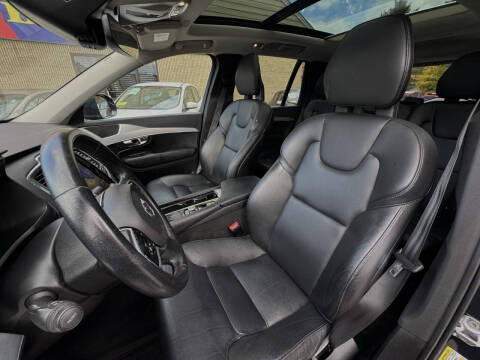 2016 Volvo XC90 T5 Momentum