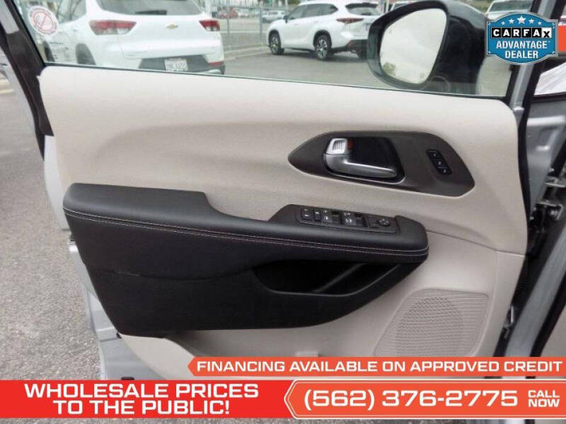 2024 Chrysler Pacifica Touring L