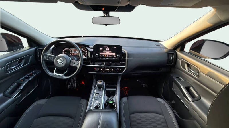 2023 Nissan Pathfinder SV