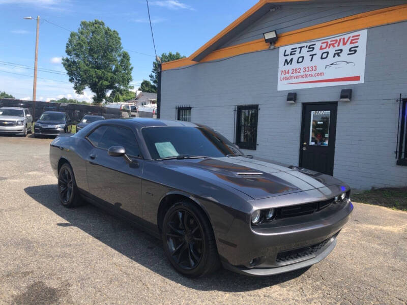 2017 Dodge Challenger R/T Shaker