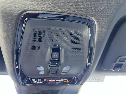 2024 Cadillac LYRIQ Luxury 2