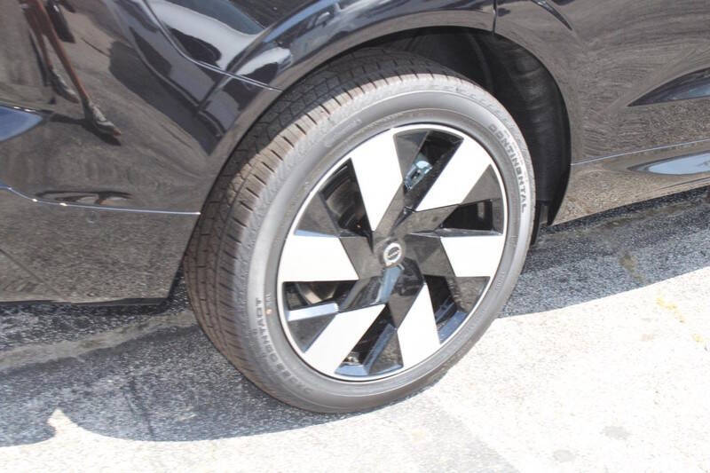 2025 Volvo XC60 T8 Plus Dark Theme