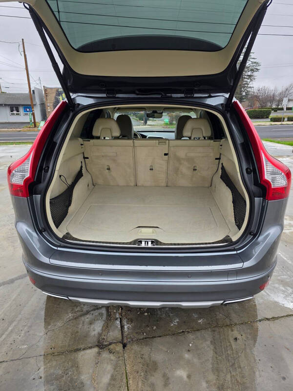 2016 Volvo XC60 T5 Drive-E Premier