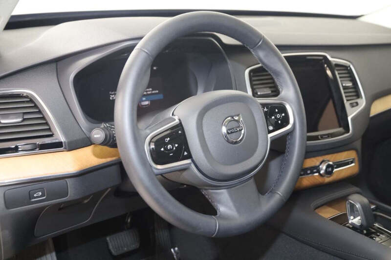 2025 Volvo XC90 B5 Plus Bright Theme