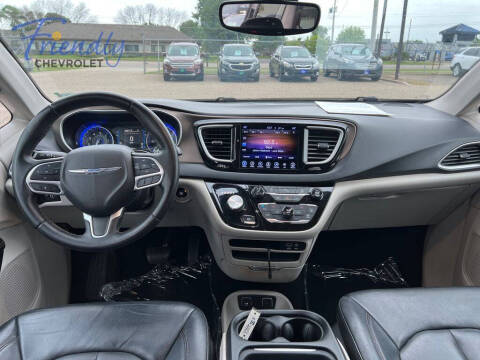 2017 Chrysler Pacifica Touring-L