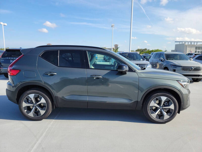 2026 Volvo XC40 B5 Plus