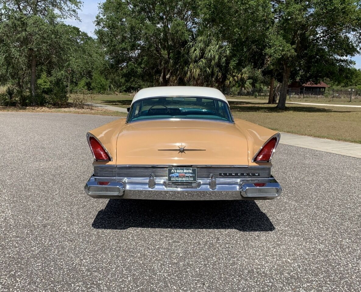 1957 Lincoln Capri 20