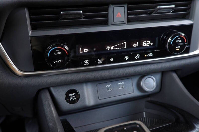 2025 Nissan Rogue SV