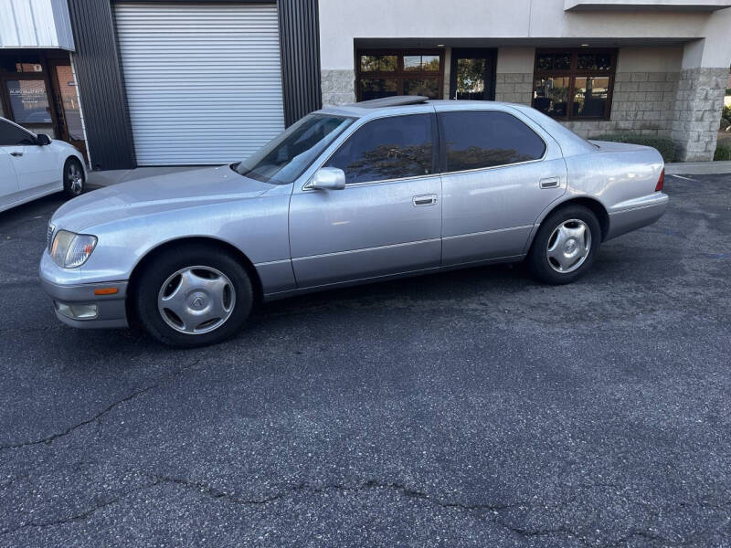 2000 Lexus LS 400