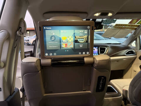 2017 Chrysler Pacifica Touring-L Plus