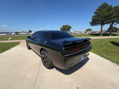 2016 Dodge Challenger SXT Plus