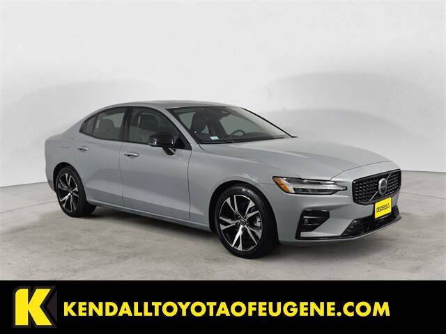 2024 Volvo S60 B5 Core Dark Theme