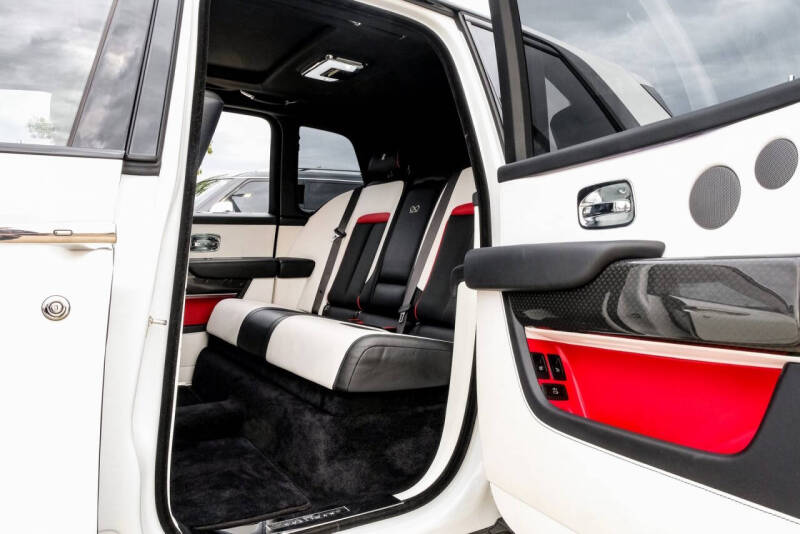 2022 Rolls-Royce Black Badge Cullinan