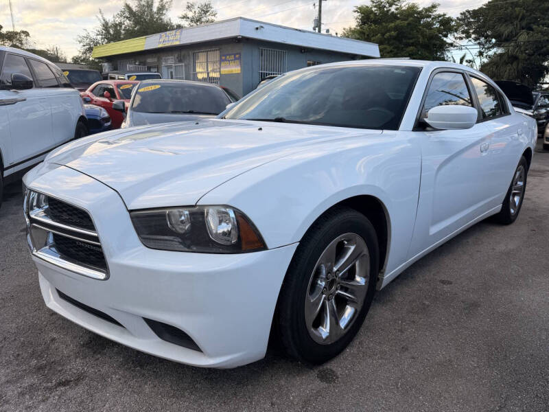 2014 Dodge Charger SE's photo