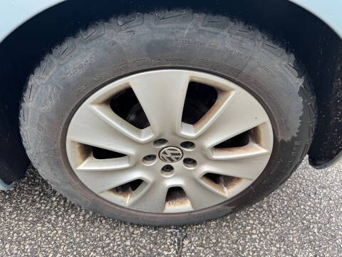 2010 Volkswagen New Beetle