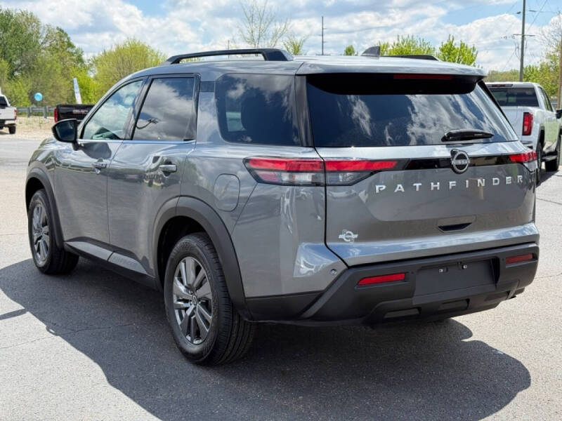 2025 Nissan Pathfinder SV