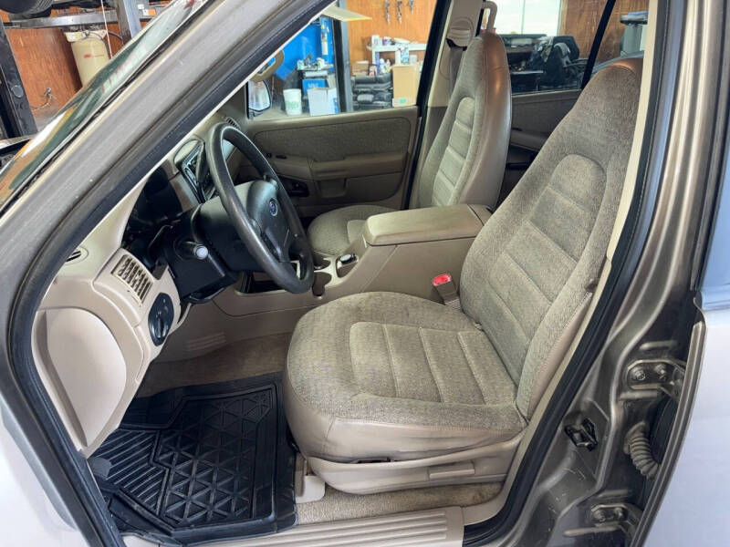 2002 Ford Explorer XLS