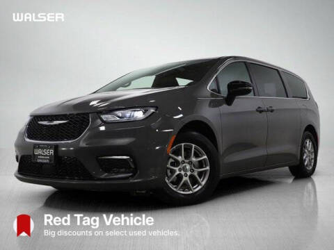 2025 Chrysler Pacifica Select Photo