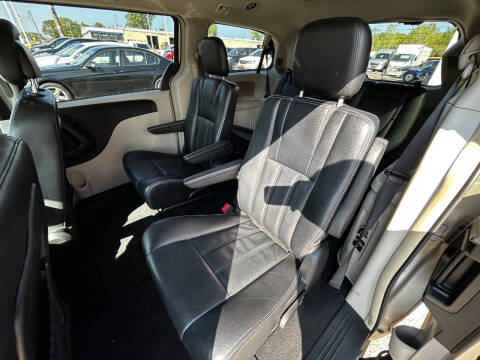 2015 Chrysler Town and Country Touring