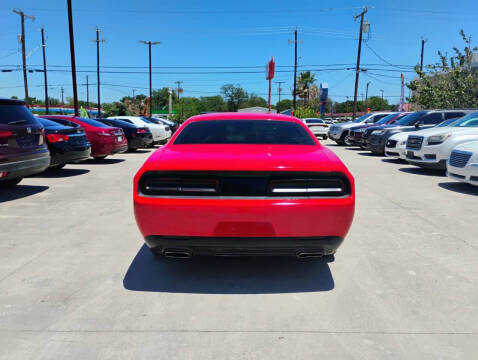 2016 Dodge Challenger SXT