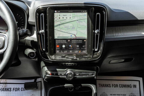 2025 Volvo XC40 B5 Plus Dark Theme