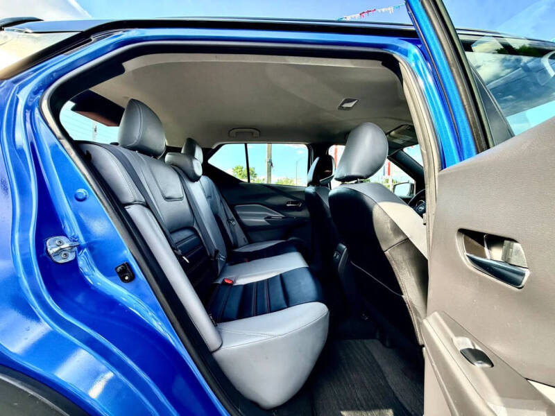 2023 Nissan Kicks SR