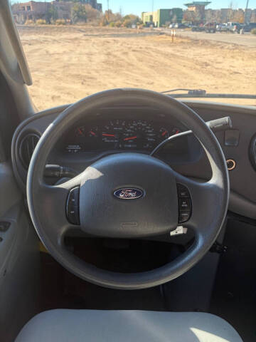 2004 Ford E-Series E-350 SD
