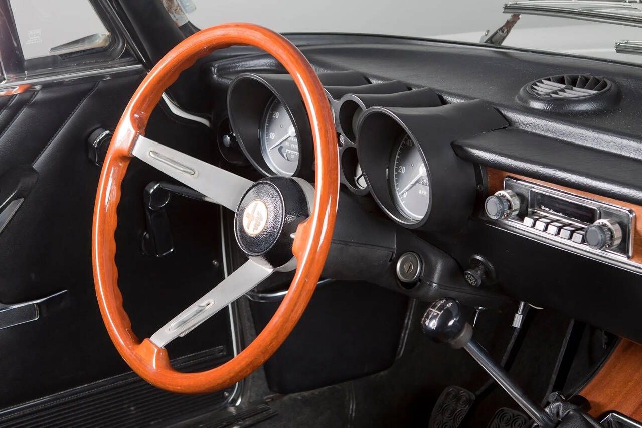 1973 Alfa Romeo 2000 GTV 18