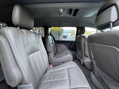 2013 Chrysler Town and Country Touring