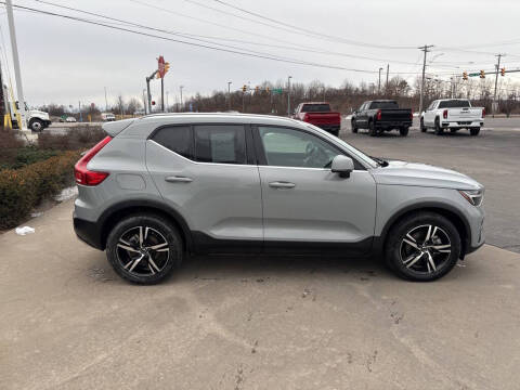 2025 Volvo XC40 B5 Core Bright Theme