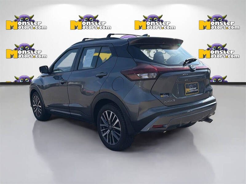 2021 Nissan Kicks SR