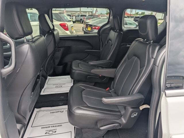 2025 Chrysler Pacifica Select