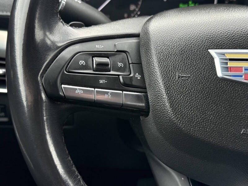 2023 Cadillac XT4 Premium Luxury