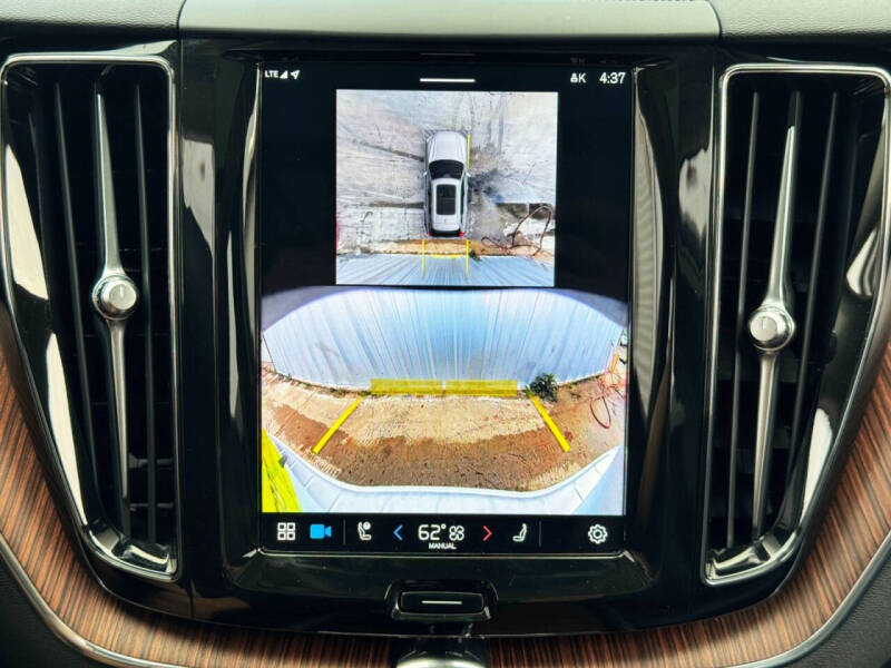 2024 Volvo XC60 B5 Plus Dark Theme