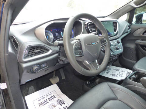 2025 Chrysler Pacifica Select