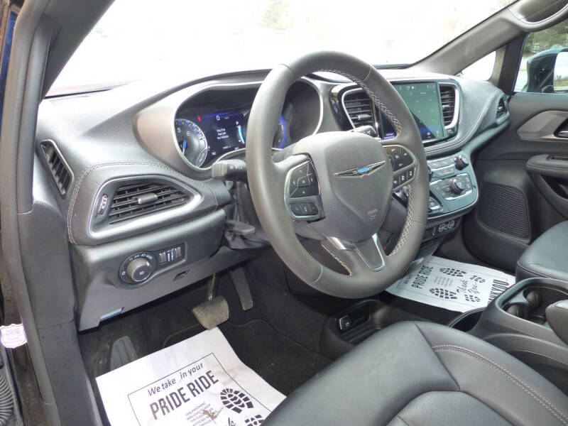 2025 Chrysler Pacifica Select