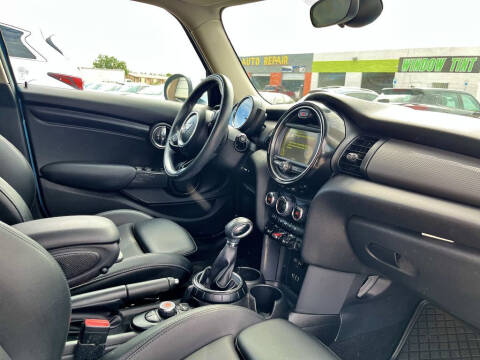 2017 MINI Hardtop 4 Door Cooper