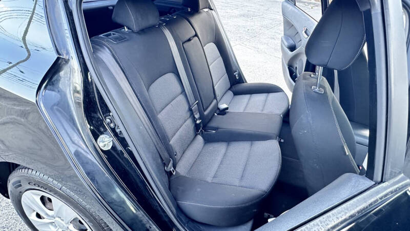 2017 Kia Forte5 LX